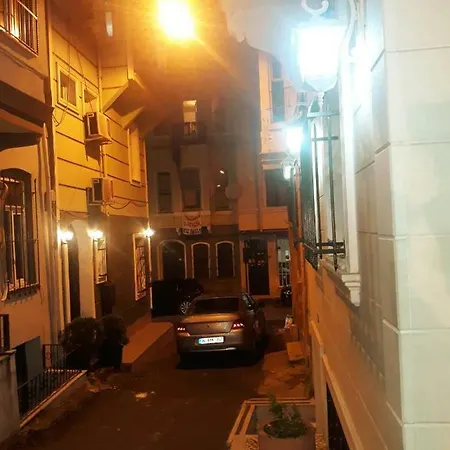 Taksim Nefti Hotel